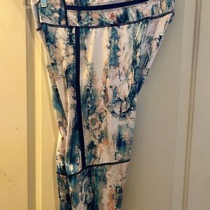 White tie dye capris. Size petite XXL. Made by Tek Gear